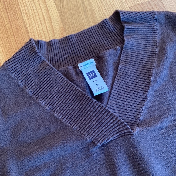 GAP Brown V-Neck Sweater Size S - Picture 2 of 7
